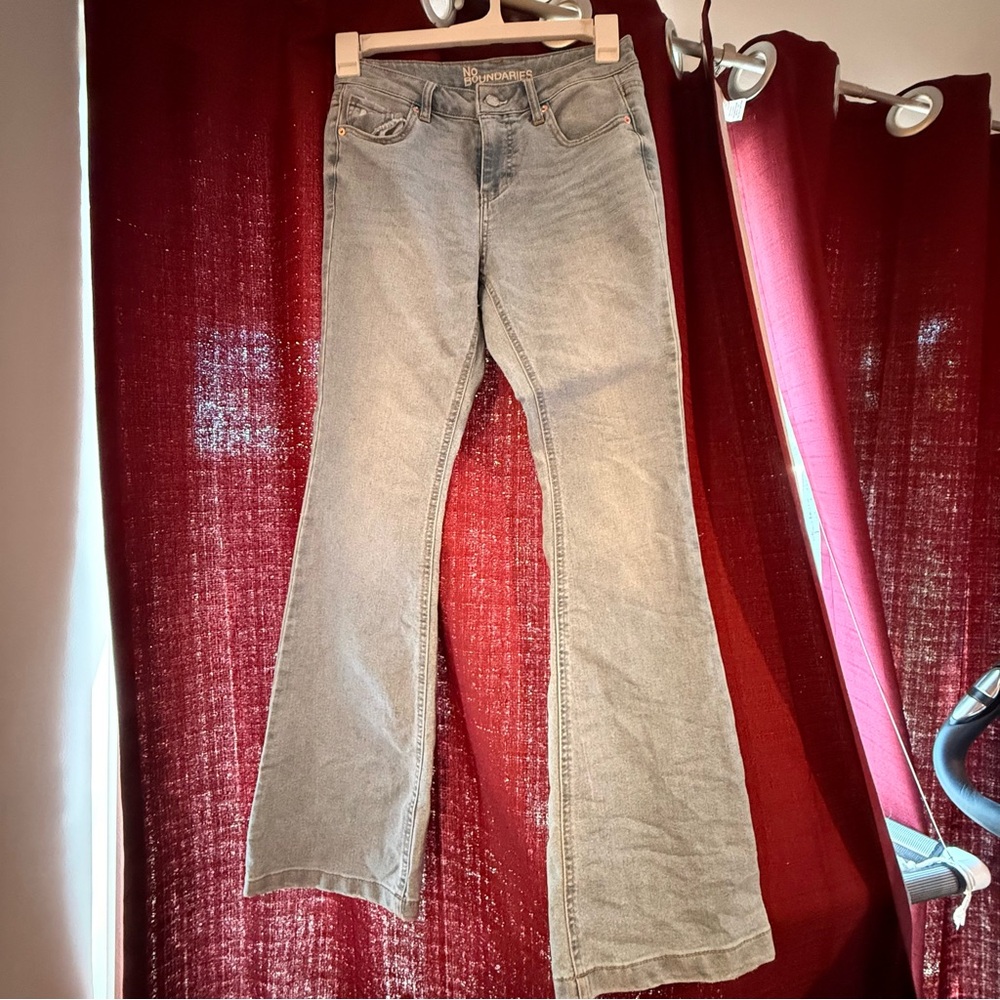 No Boundaries Women's Straight Leg Gray Jeans